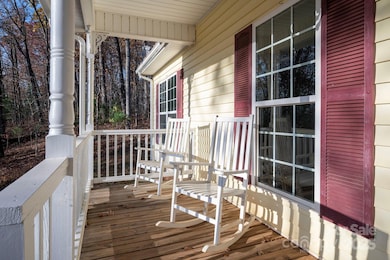 Covered Front Porch with  Mountain Views 