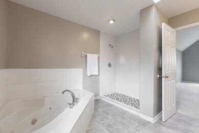 4316 Camelot Cir, Naperville, IL 60564 - photo 6