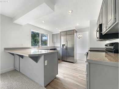 3002 SW Corbeth Ln, Troutdale, OR 97060 - photo 2