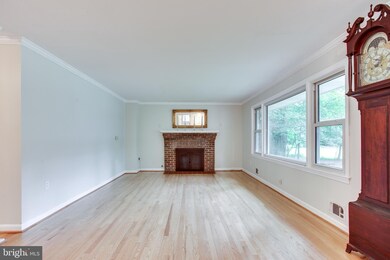 8101 Revatom Ct, Dunn Loring, VA 22027 - photo 5