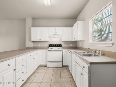 1711 Mignonette Ln unit 12-B, Lake Charles, LA 70605 - photo 3