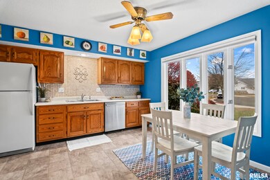 1811 S Buhr Mill Ct, Springfield, IL 62704 - photo 7