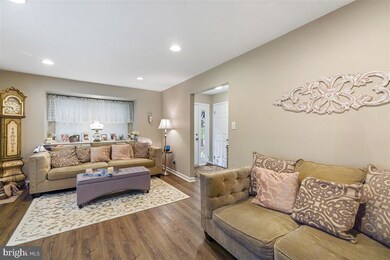 4104 Fox Pointe Ct unit 4104, Glen Mills, PA 19342 - photo 7