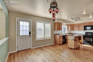 Eat in kitchen dining area