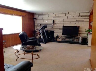 Can we say ultra large family room with a stone ac