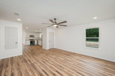 6-web-or-mls-77 Country Blvd-02