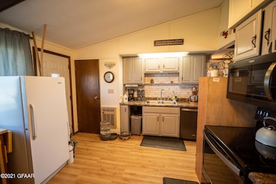 1116 19th st NE. Kitchen.01