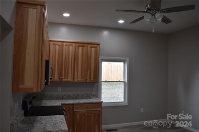 36 Circle c St, Marion, NC 28752 - photo 7
