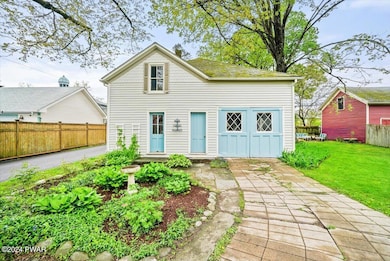 208 W Ann St, Milford, PA 18337 - photo 2