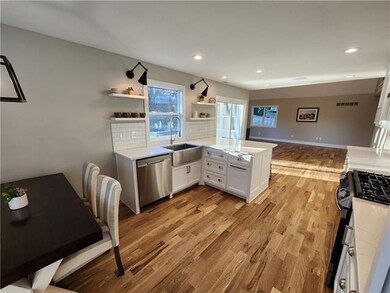 Light and fresh entertainer's kitchen