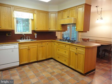 12915 Gent Rd, Reisterstown, MD 21136 - photo 6