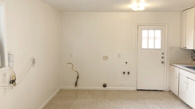 8010 Roswell St unit 3, Houston, TX 77022 - photo 5