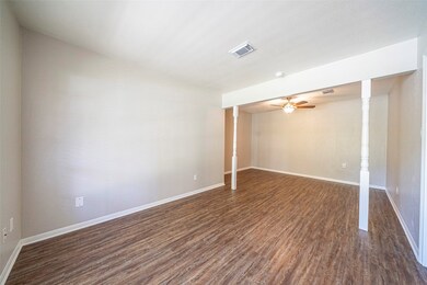 6010 Green Falls Dr, Houston, TX 77088 - photo 6