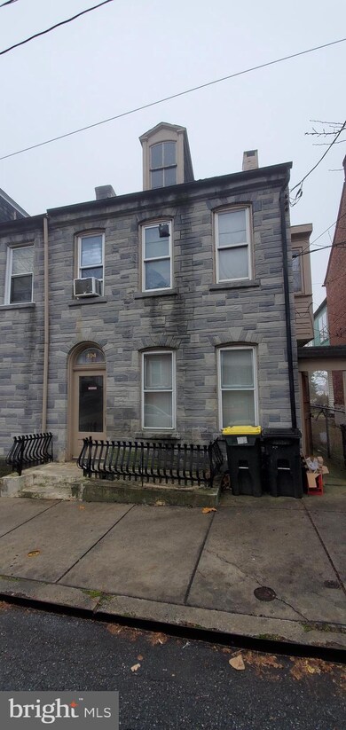 404 Saint Joseph St, Lancaster, PA 17603 - photo 2