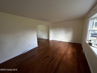 31 Oakwood Rd, Glenmont, NY 12077 - photo 4