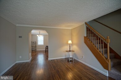 3713 Greenvale Rd, Baltimore, MD 21229 - photo 2