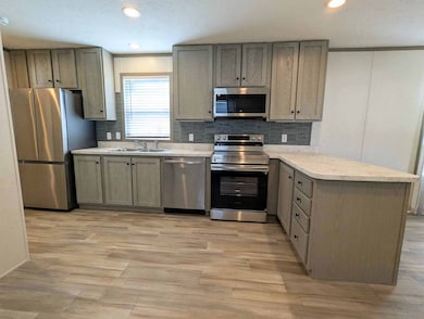 1305 Chateau Cir unit 61, Findlay, OH 45840 - photo 3