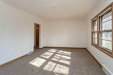 2112 52nd St, Des Moines, IA 50310 - photo 3