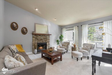 06-Living Room_MAX7525