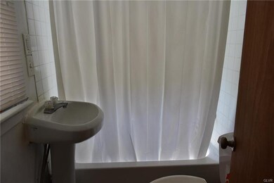 FULL BATH 1ST. FLOOR