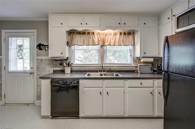 1009 Breeze Hill Rd, Asheboro, NC 27203 - photo 5