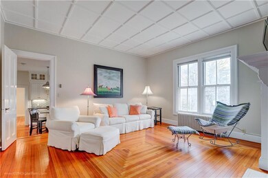 Living room (painting and lamps not included in sa