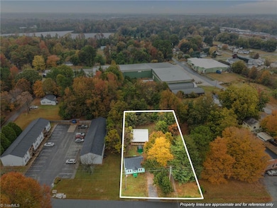 Overhead shot showing the approximate lot dimensions.