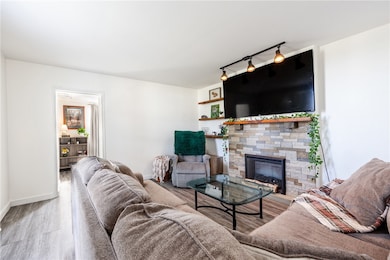 821 Corbin St, West Mifflin, PA 15122 - photo 5