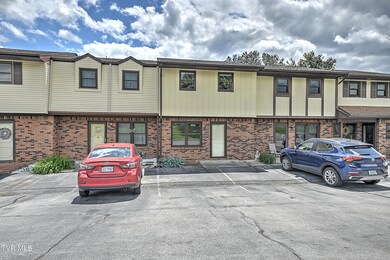 225 Oakcrest CD-3