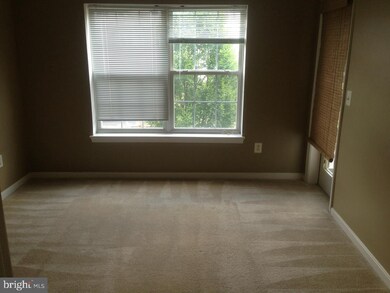 6512 Lake Park Dr unit 1L, Greenbelt, MD 20770 - photo 3