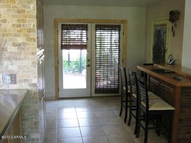 room to the left of the family room- doo