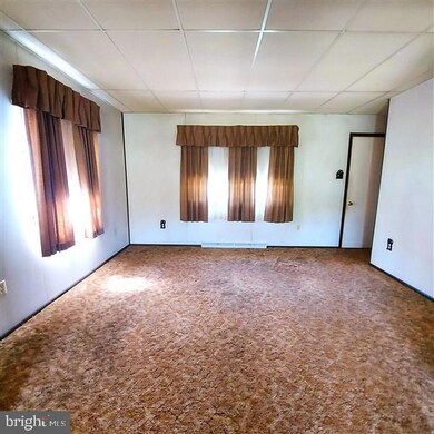 63 Oak Ln, Douglassville, PA 19518 - photo 5