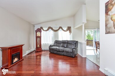 Living Room MS_75916-FULL