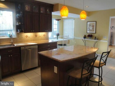 9208 Paddock Ln, Potomac, MD 20854 - photo 5