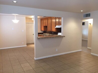 2211 Clarendon Living dining