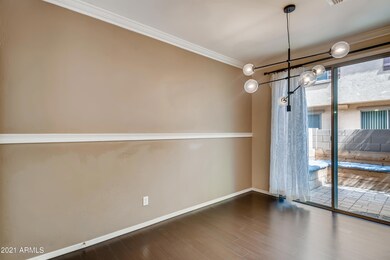 5-004201773-09 Dining Room