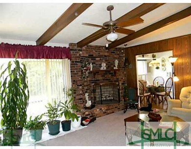 Den/Family/Great Room. Vaulted Ceiling