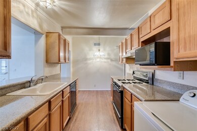 Lovely kitchen with breakfast nook~