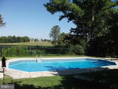 11102 Mapleville Rd, Hagerstown, MD 21742 - photo 7