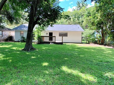 307 Sycamore St, Alvin, TX 77511 - photo 2