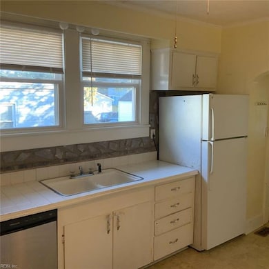 141 W Ocean Ave, Norfolk, VA 23503 - photo 6