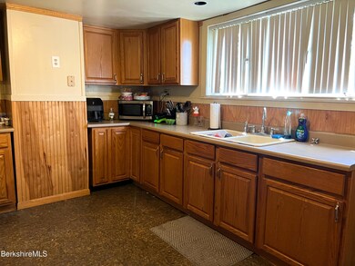 135 Madison Ave, Pittsfield, MA 01201 - photo 6