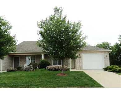 1019 Hilltop Commons Blvd, Whiteland, IN 46184 - photo 2