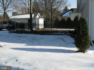 400 Lakeview Dr, Collingswood, NJ 08108 - photo 3