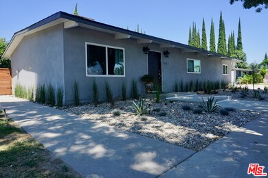 7833 Bothwell Rd unit A, Reseda, CA 91335 - photo 3