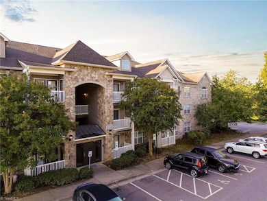 923 Windcastle Ln unit 311, Winston Salem, NC 27105 - photo 3