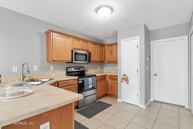 7737 Highchair Ln, Jacksonville, FL 32210 - photo 6
