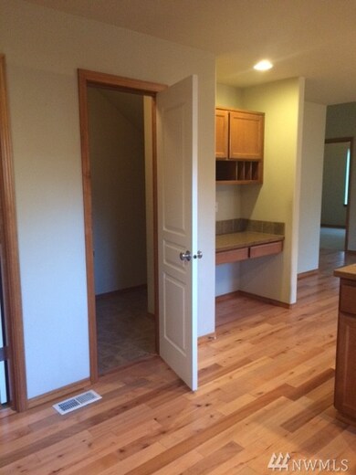 1404 Riddell Ave NE, Orting, WA 98360 - photo 4