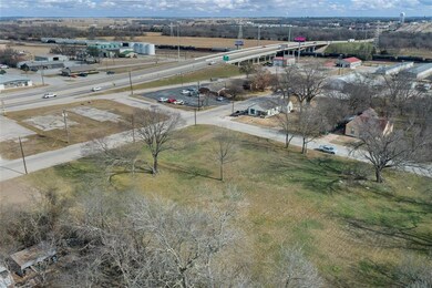 206 Thomas St, Gainesville, TX 76240 - photo 3