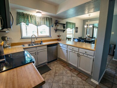 305 E Castle Harbour Dr, Friendswood, TX 77546 - photo 7